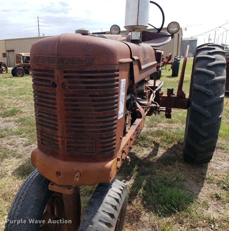 image for item DO2980 1942 International Harvester Farmall H  tractor