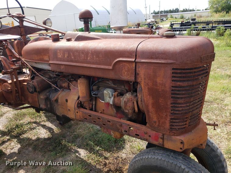 image for item DO2980 1942 International Harvester Farmall H  tractor