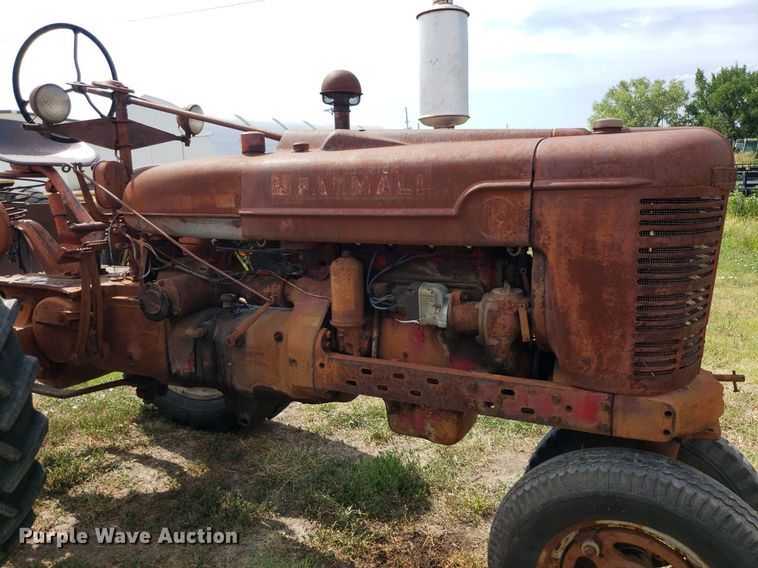 image for item DO2980 1942 International Harvester Farmall H  tractor