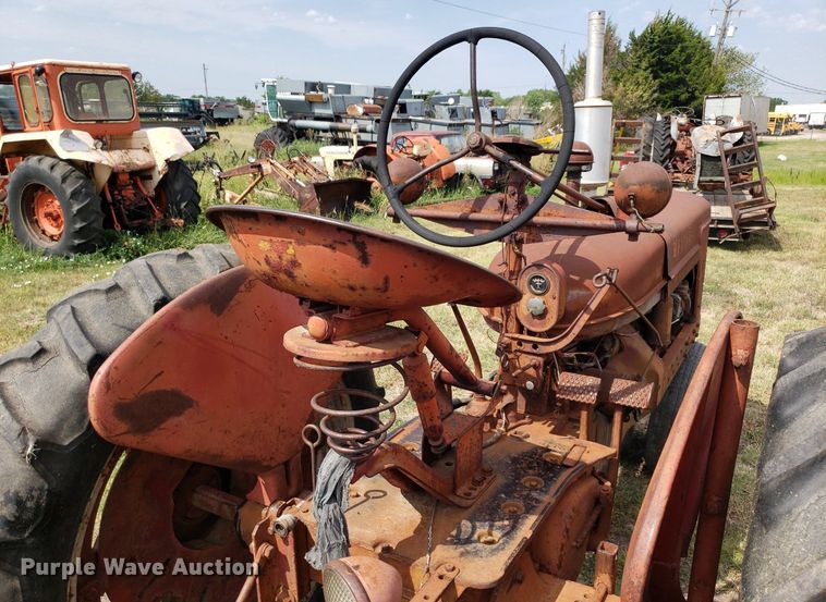 image for item DO2980 1942 International Harvester Farmall H  tractor