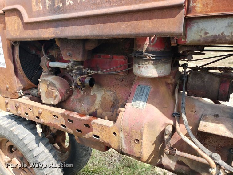 image for item DO2980 1942 International Harvester Farmall H  tractor