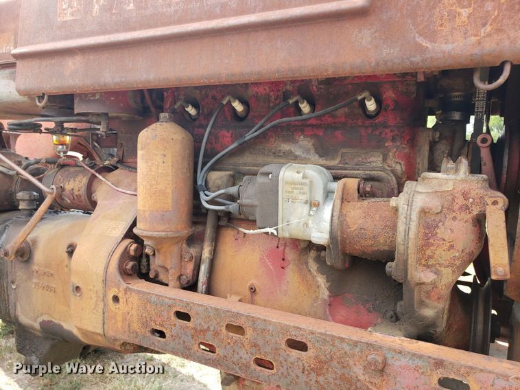 image for item DO2980 1942 International Harvester Farmall H  tractor