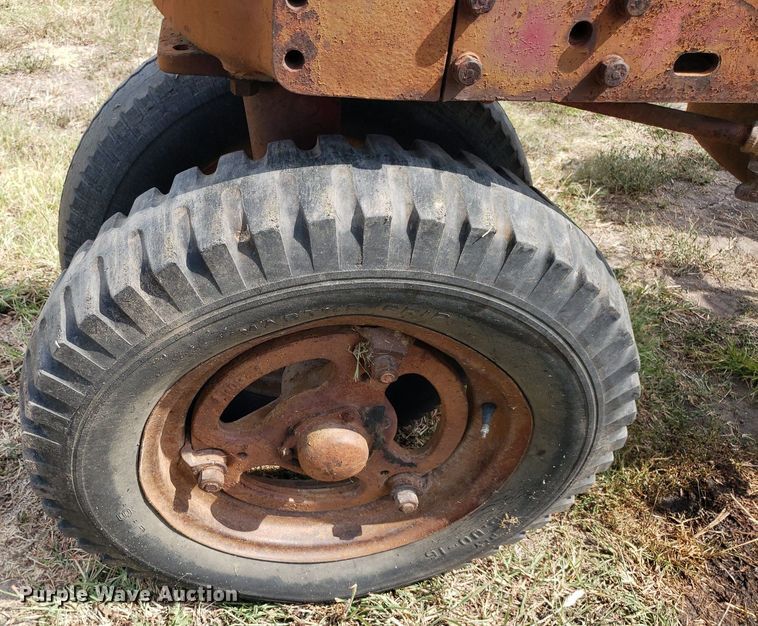 image for item DO2980 1942 International Harvester Farmall H  tractor