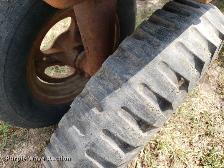 image for item DO2980 1942 International Harvester Farmall H  tractor