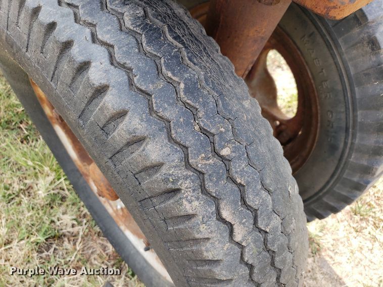 image for item DO2980 1942 International Harvester Farmall H  tractor