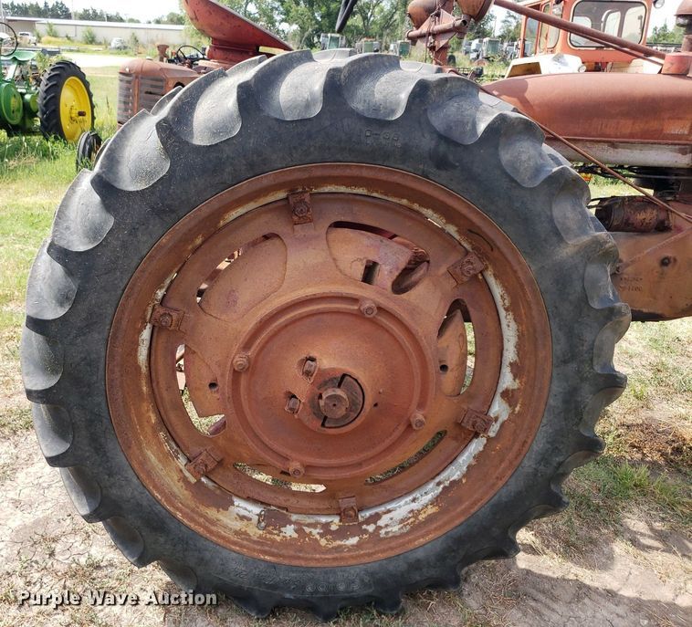 image for item DO2980 1942 International Harvester Farmall H  tractor