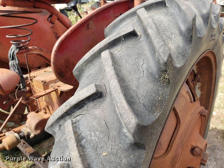 image for item DO2980 1942 International Harvester Farmall H  tractor