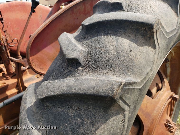 image for item DO2980 1942 International Harvester Farmall H  tractor