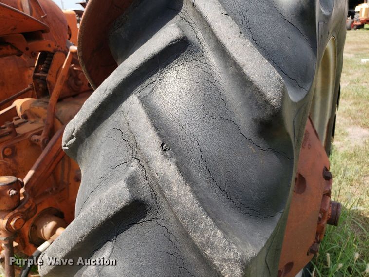 image for item DO2987 Case DC-4  tractor