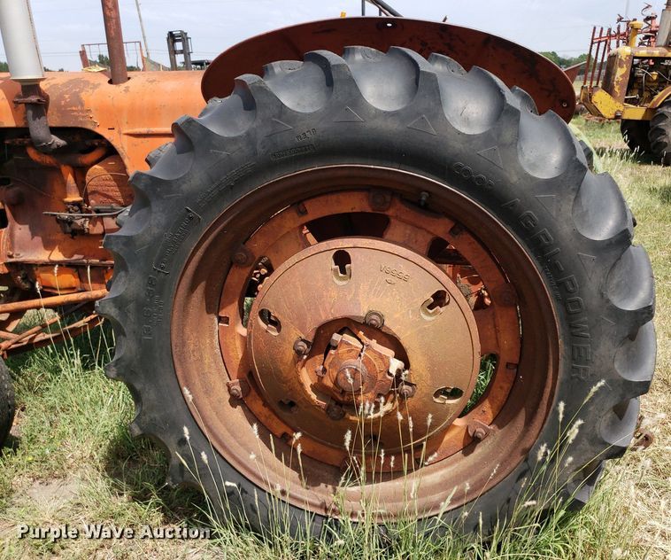 image for item DO2987 Case DC-4  tractor