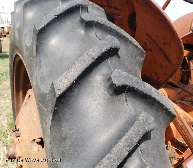 image for item DO2987 Case DC-4  tractor