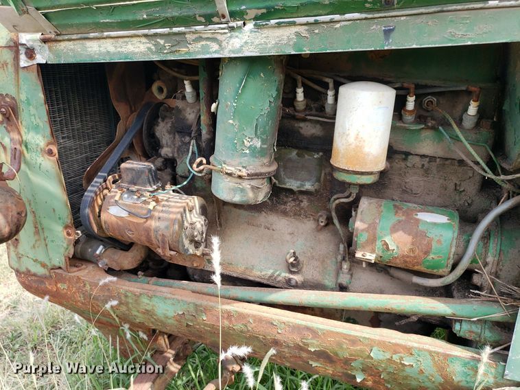 image for item DO2989 Oliver  tractor