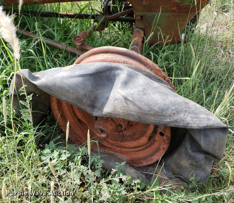 image for item DO2989 Oliver  tractor