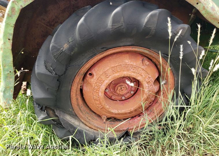 image for item DO2989 Oliver  tractor