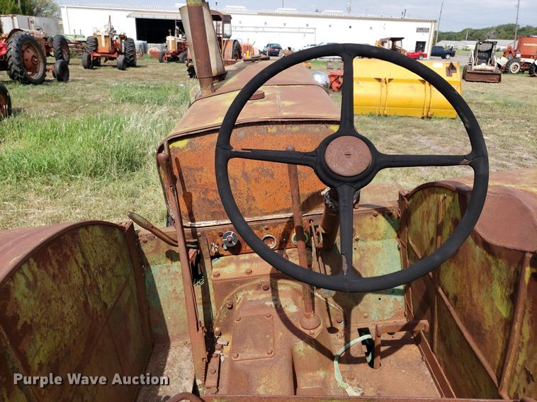 image for item DO2994 Oliver 99  tractor