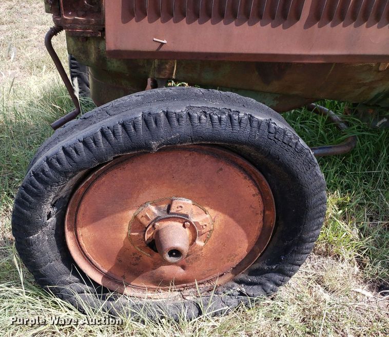 image for item DO2994 Oliver 99  tractor