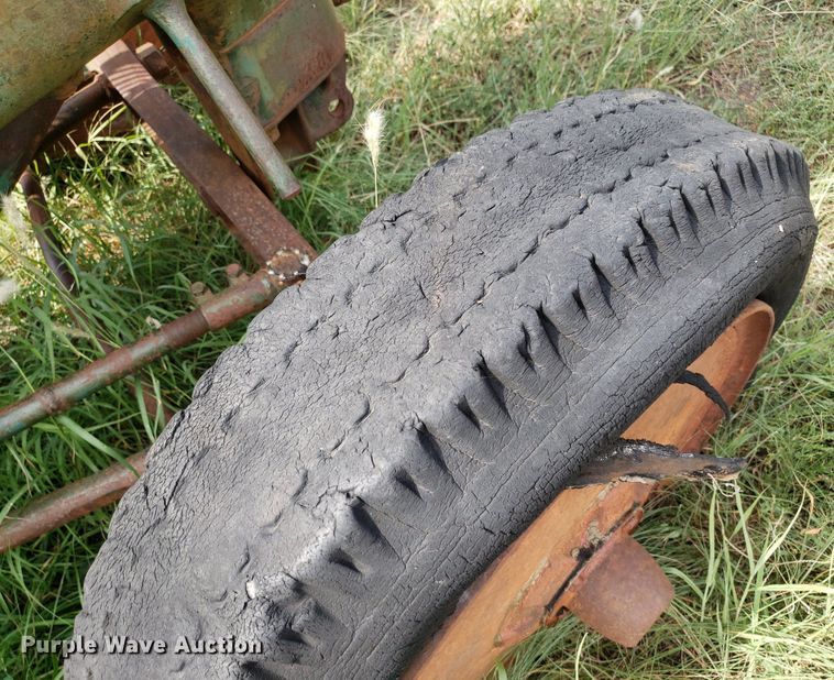 image for item DO2994 Oliver 99  tractor