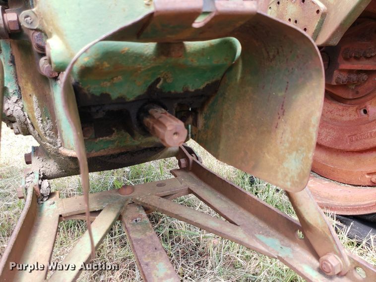 image for item DO2996 1951 Oliver 77  tractor