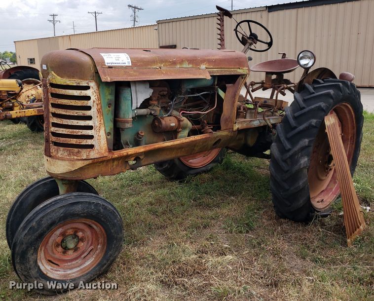 image for item DO2999 Oliver Row Crop 66  tractor