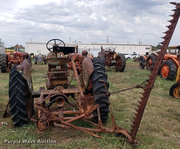 image for item DO2999 Oliver Row Crop 66  tractor