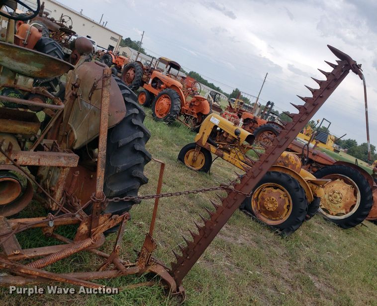image for item DO2999 Oliver Row Crop 66  tractor