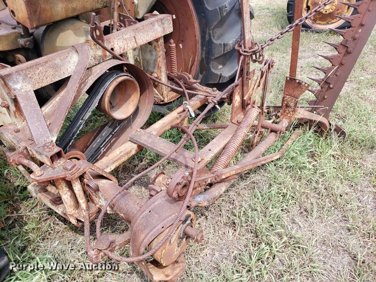 image for item DO2999 Oliver Row Crop 66  tractor
