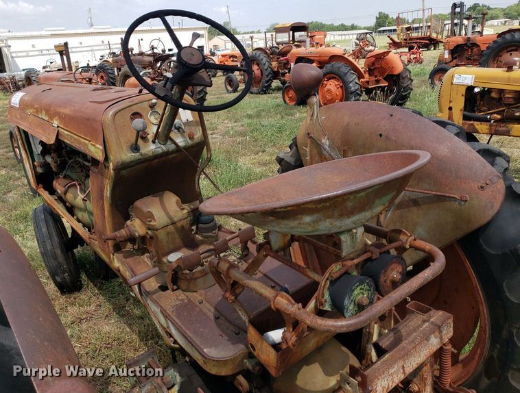 image for item DO2999 Oliver Row Crop 66  tractor