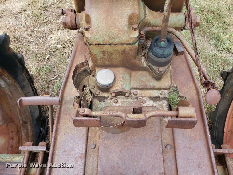 image for item DO2999 Oliver Row Crop 66  tractor