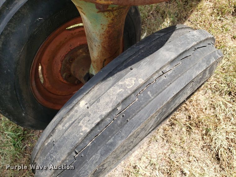 image for item DO2999 Oliver Row Crop 66  tractor