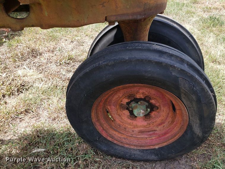 image for item DO2999 Oliver Row Crop 66  tractor