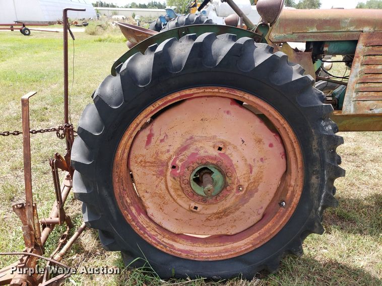 image for item DO2999 Oliver Row Crop 66  tractor