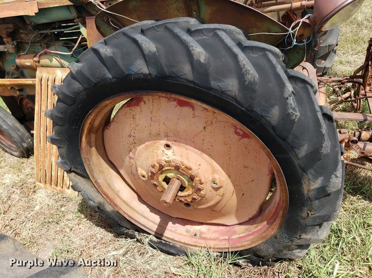 image for item DO2999 Oliver Row Crop 66  tractor