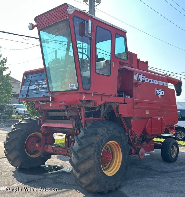 image for item DQ0879 Massey Ferguson MT750  combine