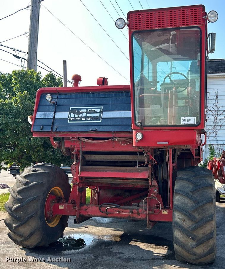 image for item DQ0879 Massey Ferguson MT750  combine