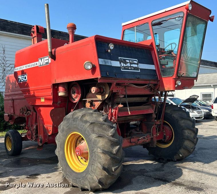 image for item DQ0879 Massey Ferguson MT750  combine