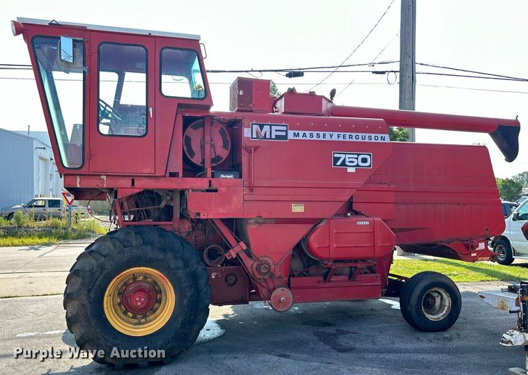 image for item DQ0879 Massey Ferguson MT750  combine