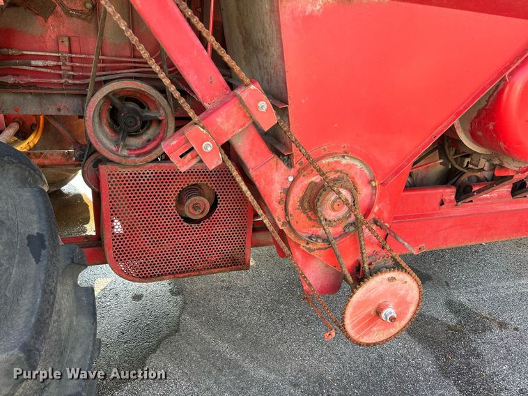 image for item DQ0879 Massey Ferguson MT750  combine