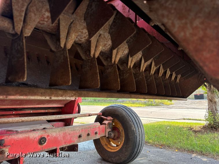 image for item DQ0879 Massey Ferguson MT750  combine