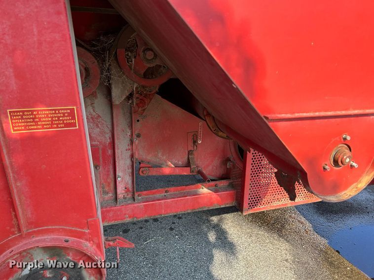 image for item DQ0879 Massey Ferguson MT750  combine