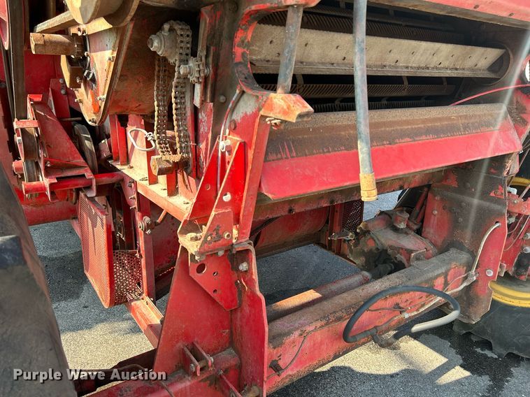 image for item DQ0879 Massey Ferguson MT750  combine