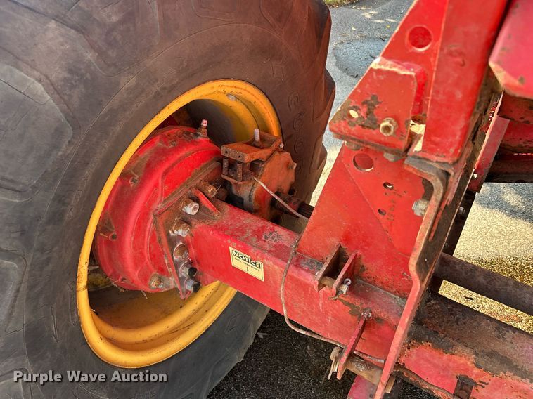 image for item DQ0879 Massey Ferguson MT750  combine