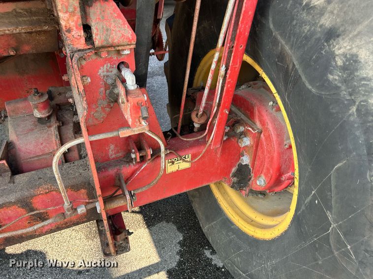 image for item DQ0879 Massey Ferguson MT750  combine