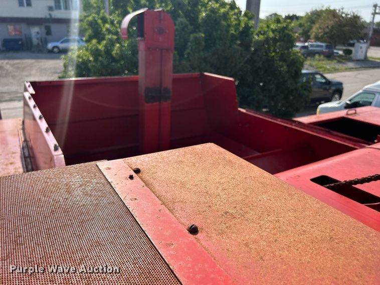 image for item DQ0879 Massey Ferguson MT750  combine