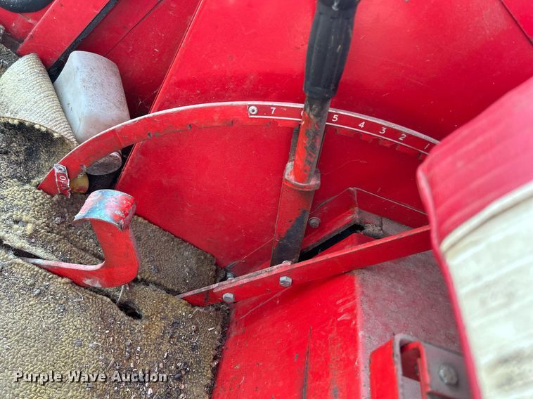 image for item DQ0879 Massey Ferguson MT750  combine