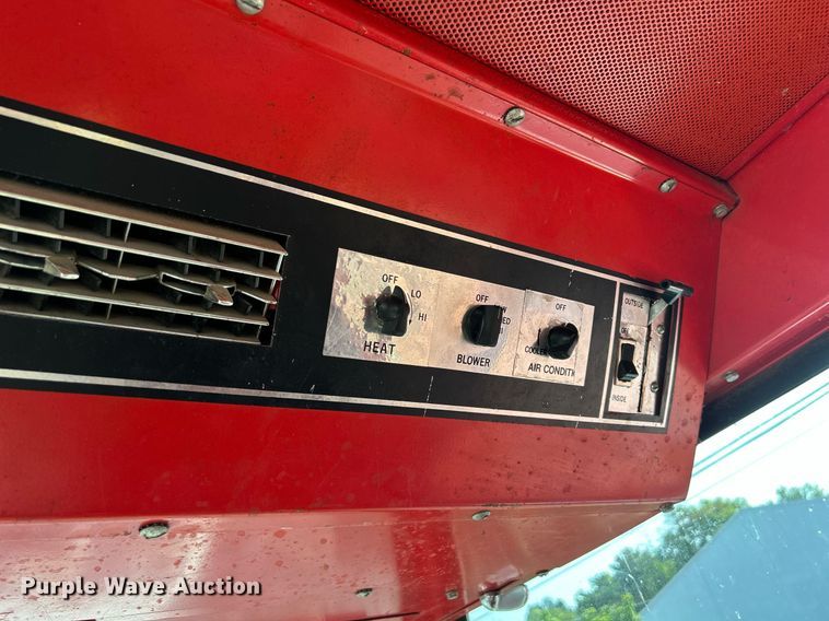 image for item DQ0879 Massey Ferguson MT750  combine