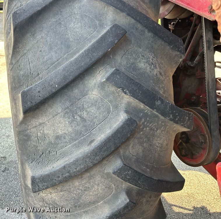 image for item DQ0879 Massey Ferguson MT750  combine