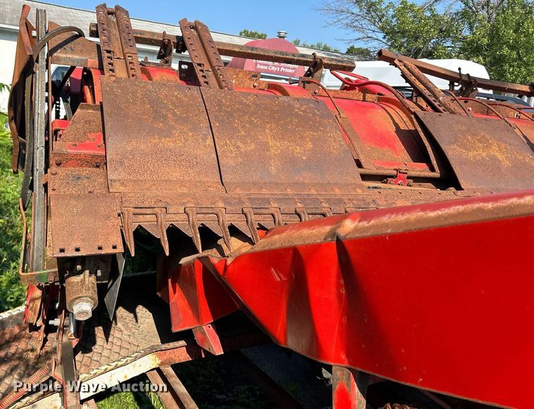 image for item DQ0879 Massey Ferguson MT750  combine