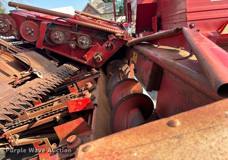 image for item DQ0879 Massey Ferguson MT750  combine