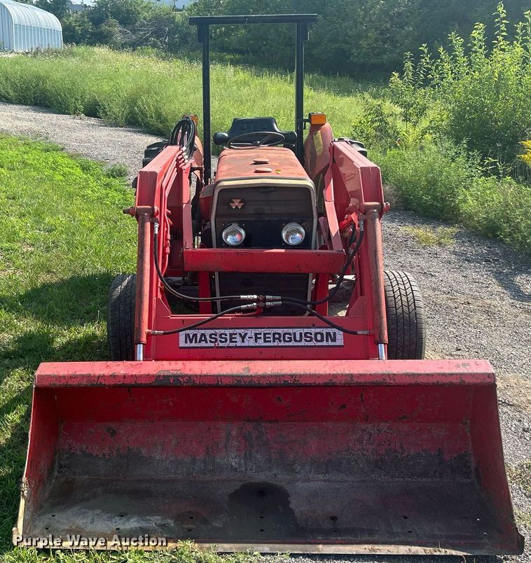image for item DQ0887 1989 Massey Ferguson 240  tractor