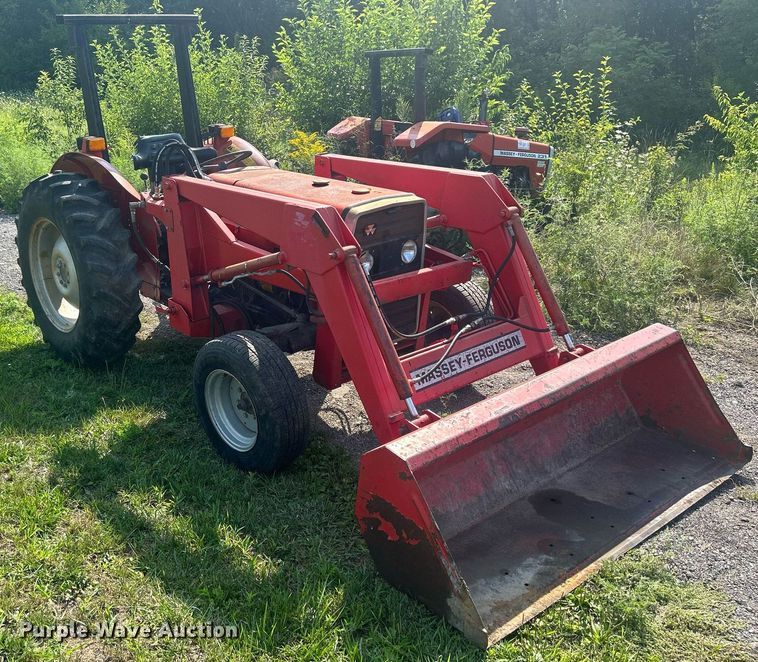 image for item DQ0887 1989 Massey Ferguson 240  tractor